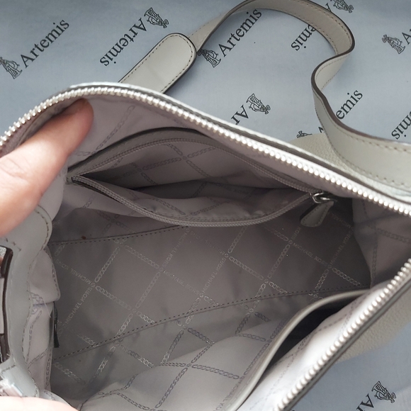 Michael kors crossbody - Picture 7 of 8